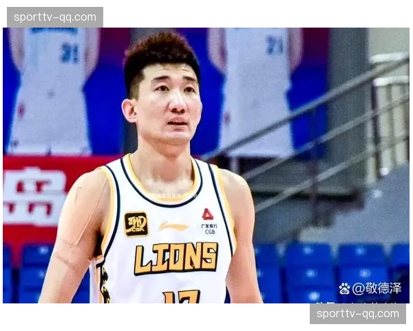 孙铭徽全能表现屡获两双 广厦后卫组织进攻一手抓